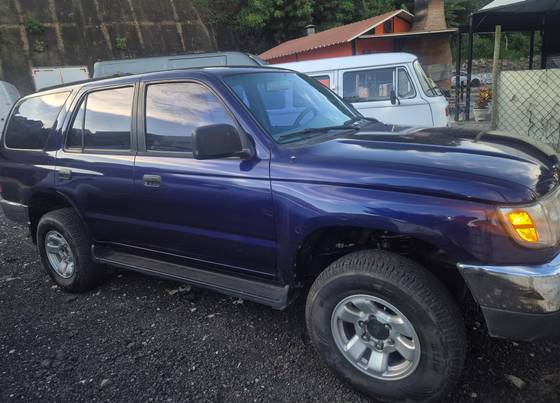 TOYOTA HILUX SW4 2.7 4X4 16V GASOLINA 4P MANUAL